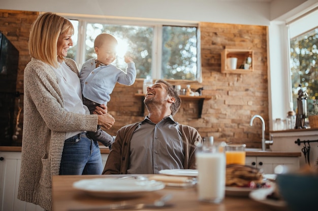 Foto samen de dag beginnen met heerlijke pannenkoeken