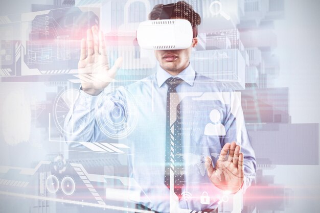 Samengesteld beeld van zakenman die een vr-bril draagt tijdens het gebruik van de onzichtbare interface
