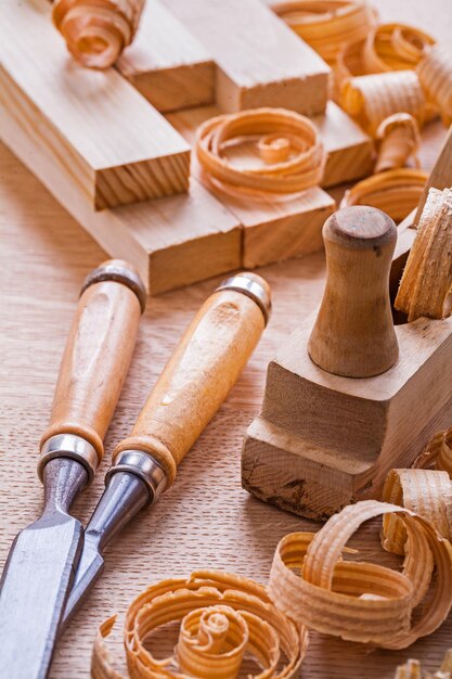 Samenstelling beitels houtbewerkers vliegtuigkrullen bouwconcept