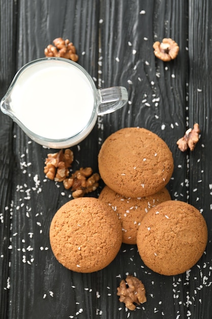 Samenstelling met lekkere havermoutkoekjes op tafel