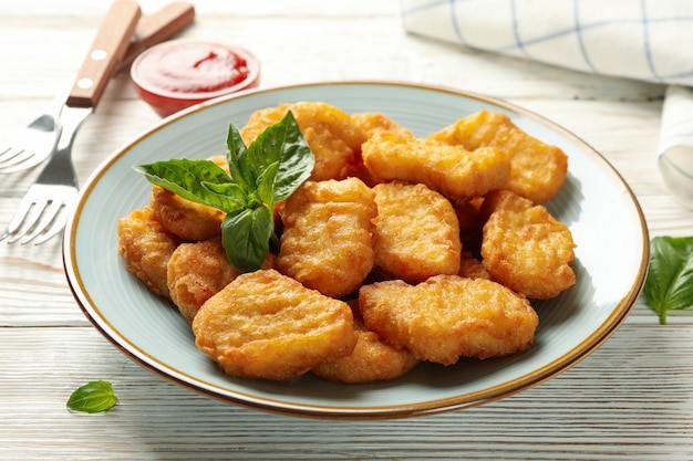 Samenstelling met plaat van kipnuggets