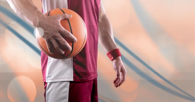 Samenstelling van buik van basketbalspeler die bal vasthoudt met kopieerruimte