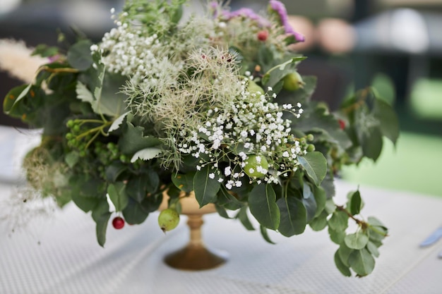 Samenstelling van groene gedroogde bloemen en wilde bloemen