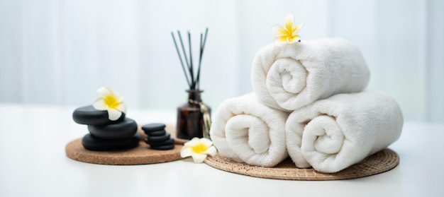 Samenstelling van spa-accessoires in het schoonheids-wellnesscentrum van het dagspahotel