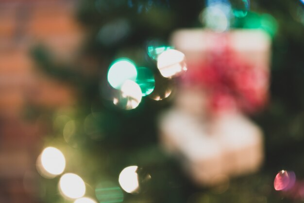 Samenvatting defocused bokeh lichten en geschenk doos wazig achtergrond