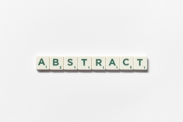 Samenvatting gevormd van scrabble tegels op witte achtergrond