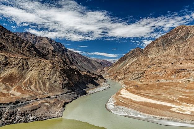 Samenvloeiing van Indus en Zanskar rivieren, Ladakh