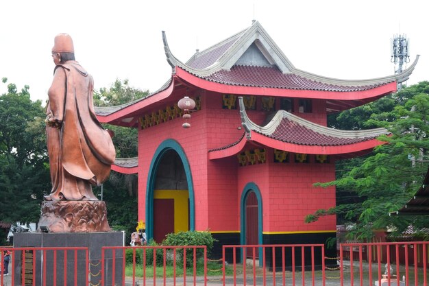 Photo sampookong temple a historical temple with traditional chinese and javanese architecture