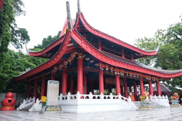 Photo sampookong temple a historical temple with traditional chinese and javanese architecture