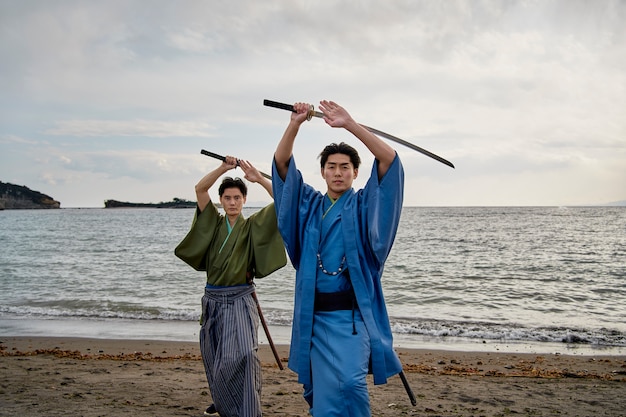 写真 ビーチでの侍