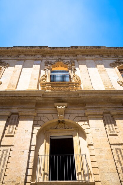 Photo san francesco is one of many new churches built after the city of noto was virtually destroyed by the earthquake of 1693. baroque style