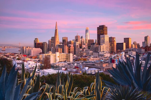 写真 サンフランシスコ市のスカイライン サンセット カリフォルニア