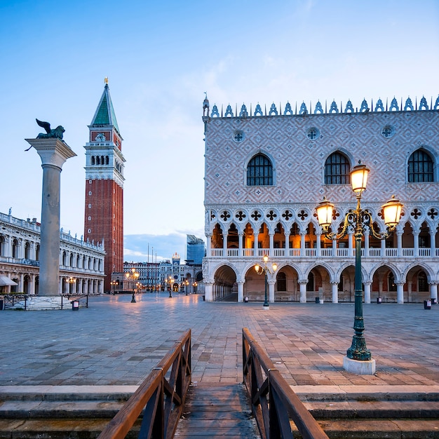 San marco-vierkant in de ochtend, venetië italië.