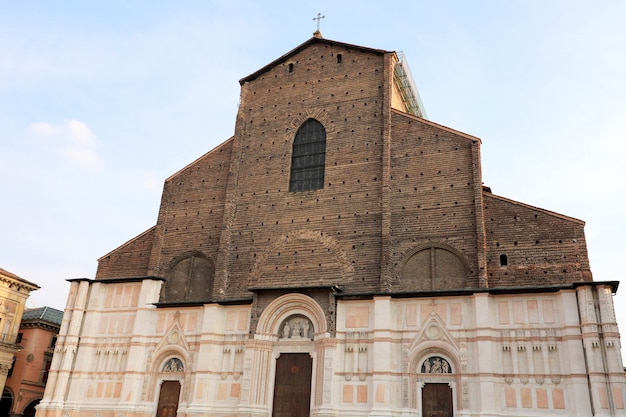 サンペトロニオ教会、ボローニャのランドマーク、イタリア。