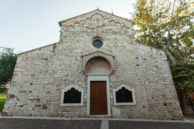 San Severo-kerk in Bardolino in Italië 6