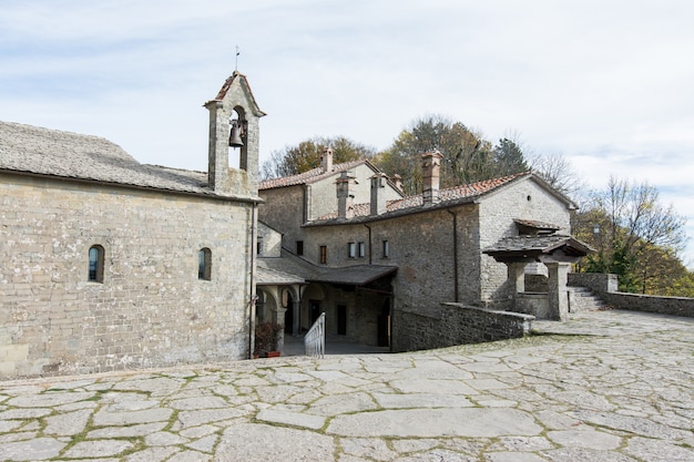 Santuario di la verna in toscana, italia. monastero di san francesco