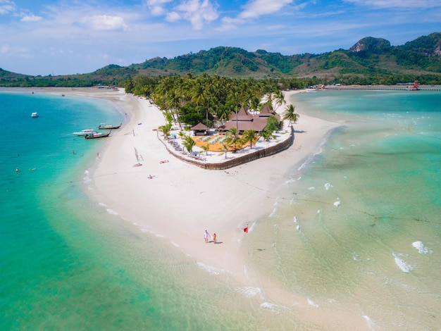 Photo sand bar of koh mook tropical island in the andaman sea trang in thailand