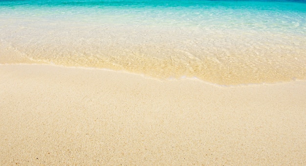 Foto sabbia della spiaggia sul mare delle andamane