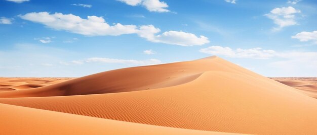 песчаная дюна со словом "песок" в правом нижнем углу