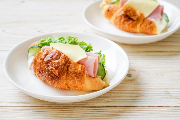 sandwich croissant ham cheese