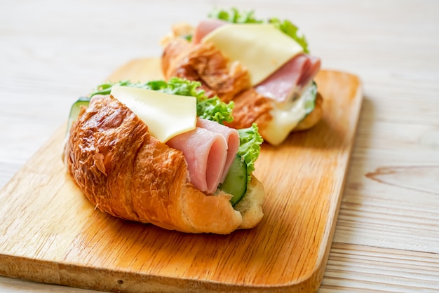 sandwich croissant ham kaas