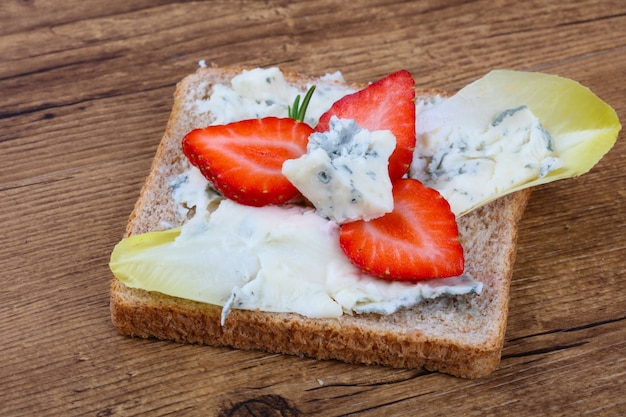 Sandwich Met Gorgonzola En Aardbei