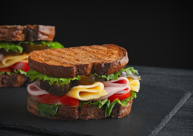 Sandwich met ham en kaas