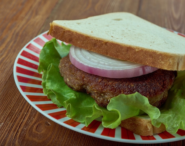 Sandwich met kipburger. detailopname