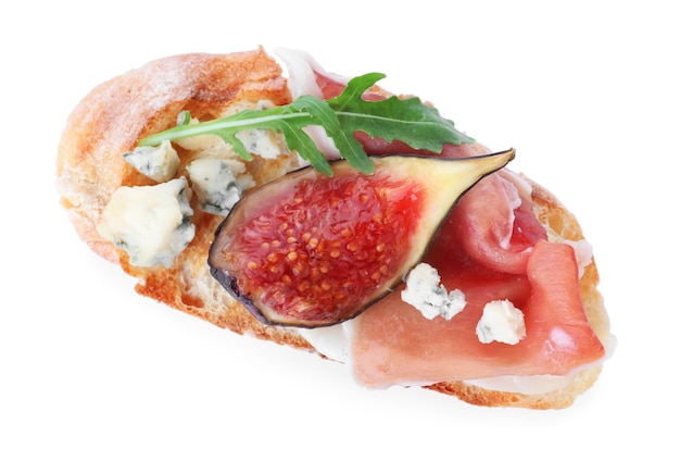Sandwich met rijpe vijgen en prosciutto op witte achtergrond bovenaanzicht