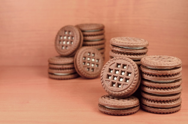 Sandwich round biscuits with vanilla filling