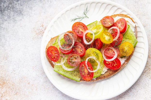 sandwich tomatensalsa tomatensalade verse gezonde maaltijd voedsel snack op tafel kopie ruimte voedsel