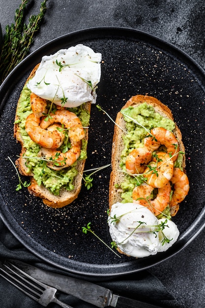 Sandwich with avocado and shrimps