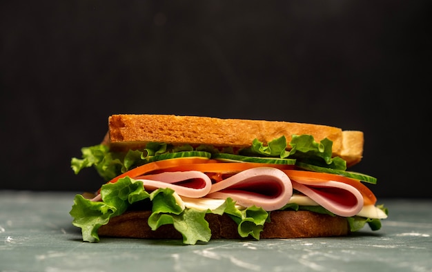 Sandwich with bacon, tomatoes and herbs.