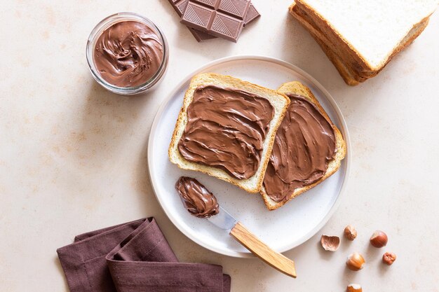 Photo sandwich with chocolate paste breakfast vegetarian food