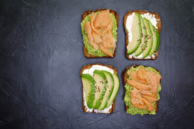 Photo sandwich with dark rye bread, avocado, and smoked salmon