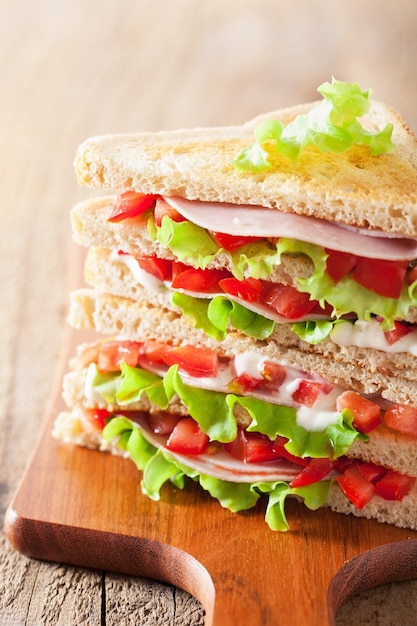 Photo sandwich with ham tomato and lettuce