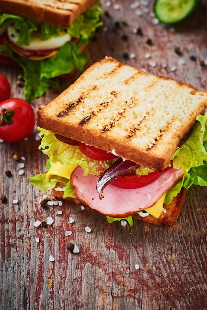 Sandwich with lettuce and ham