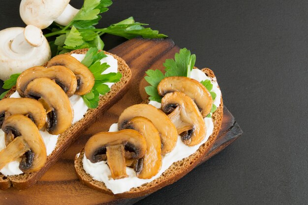 Sandwich with soft cheese and mushrooms