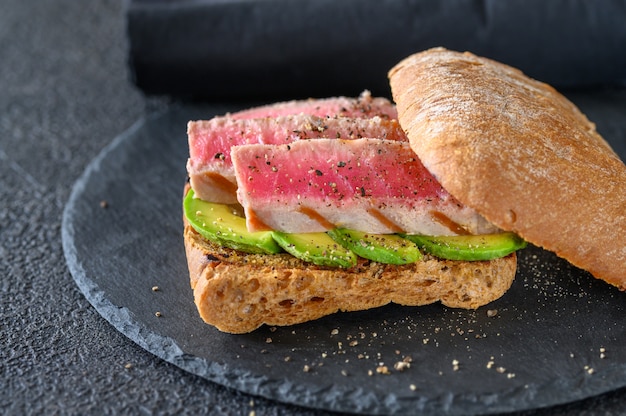 Sandwich with tuna and avocado