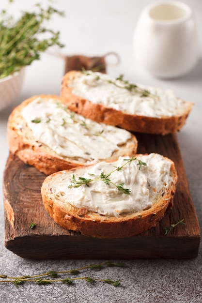 Sandwiches with cheese and thyme