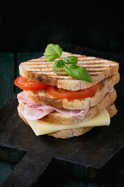 Sandwish with ham and cheese