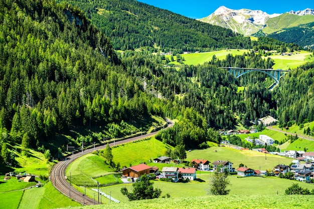 Sankt Jodok am Brenner dorp in de Oostenrijkse Alpen