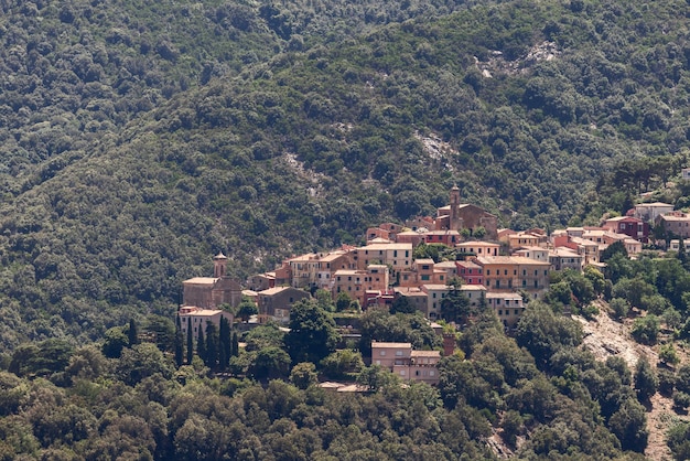 Sant'ilario in Campo beroemd om duizendjarige granietgroeve, provincie Livorno, eiland Elba, Italië