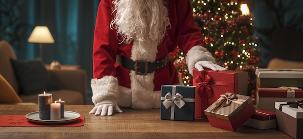 Santa claus en kerstcadeaus