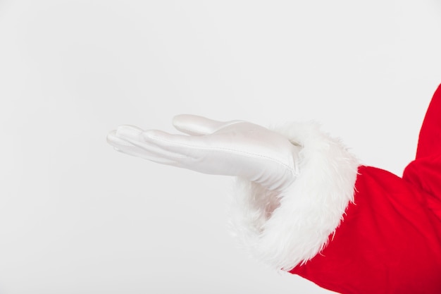 Santa claus hand in handschoen