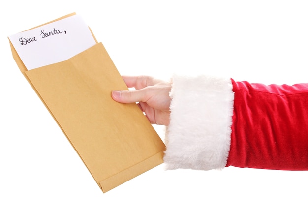 Santa Claus hand met brief geïsoleerd op wit