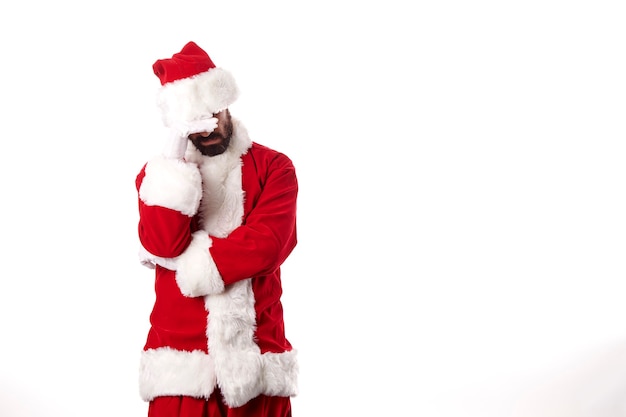 Санта-Клаус, делая жесты выражения на белом фоне