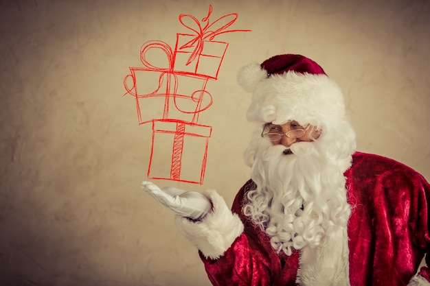 Санта-Клаус старший человек фоне гранж. Рождественский праздник концепция