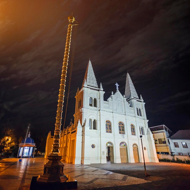 Santa Cruz-basiliek in Cochin-nacht, Kerala, India