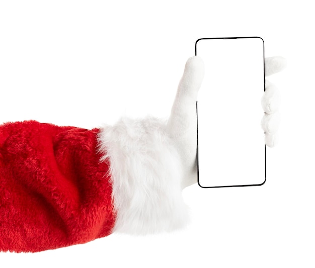 Фото Санта держит телефон в руке с пустым экраном, изолированным путём обрезки